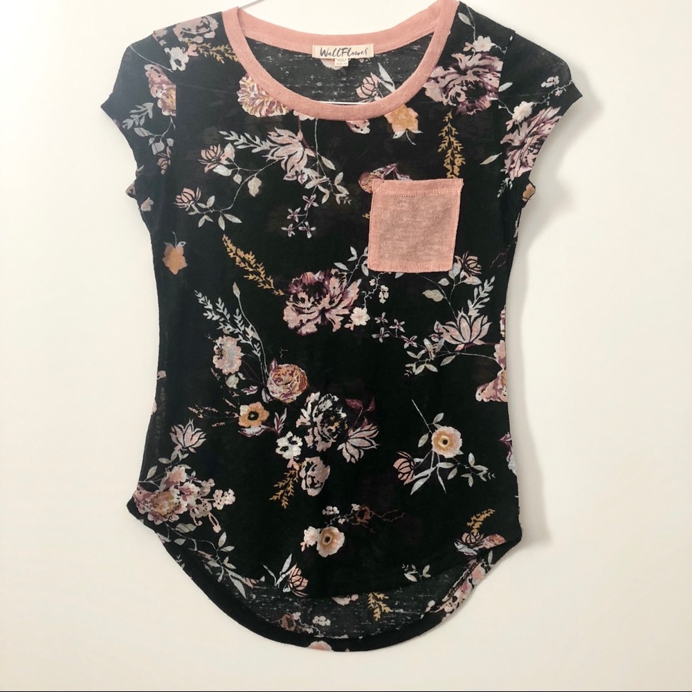 WallFlower Junior’s short sleeve T-shirt size XS